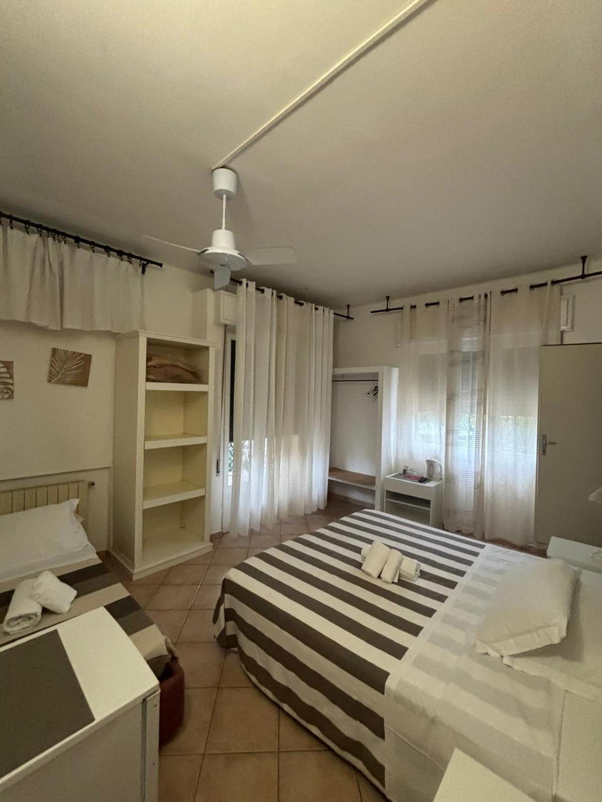 Casa Versilia Hotel Marina di Massa Extérieur photo